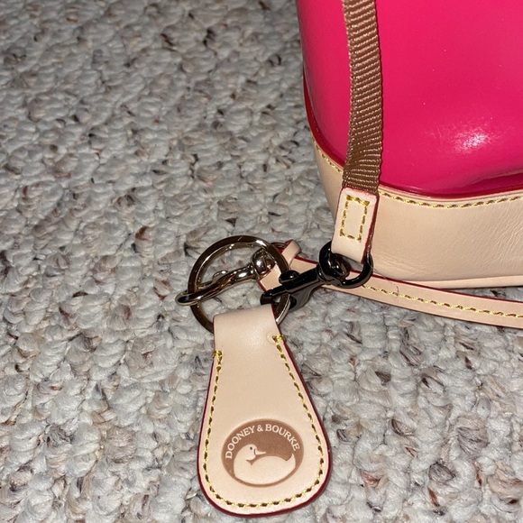 Dooney & Bourke purse. - Picture 4 of 14
